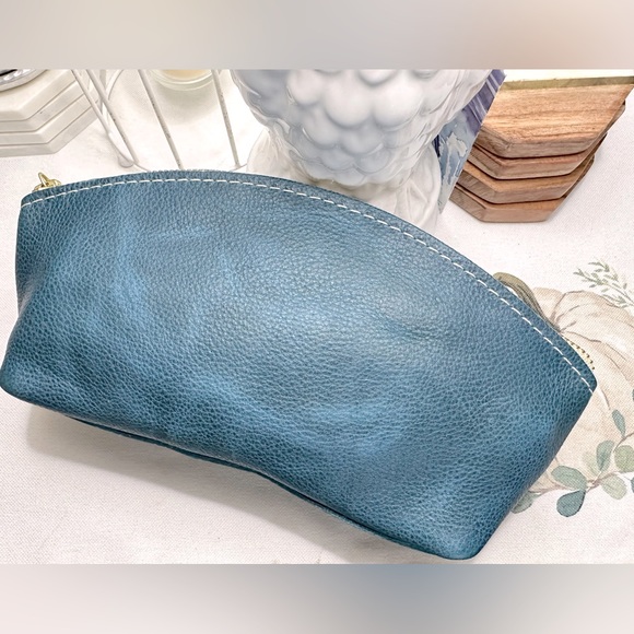 Portland Leather Handbags - NWOT Portland Leather Eclipse in Gorgeous Rare Unicorn Lagoon Color